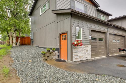 Anchorage Apartment with a View about 3 Mi to Airport thumb 4