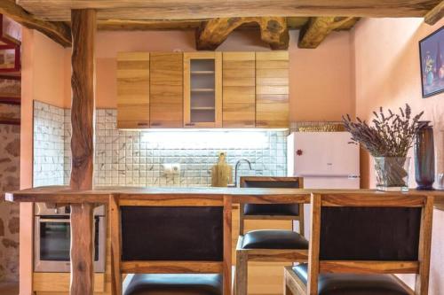 virtuve, A stone house 'Pojata' in Cista Provo