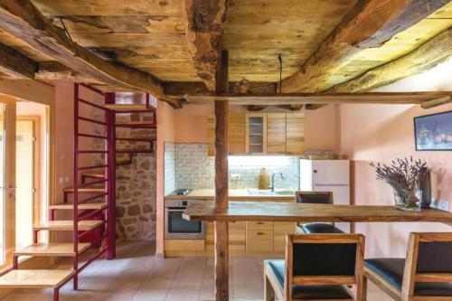 virtuve, A stone house 'Pojata' in Cista Provo