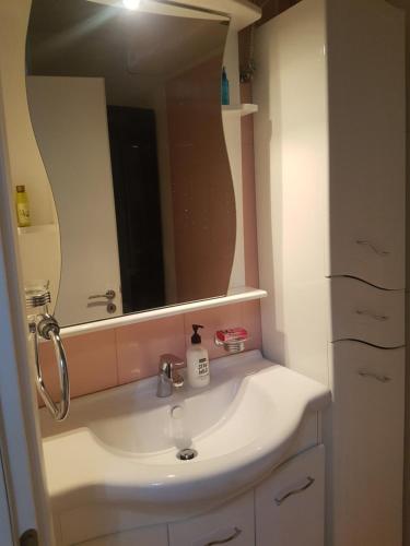 Tirana Central Apartment, Tirana (photo 8)
