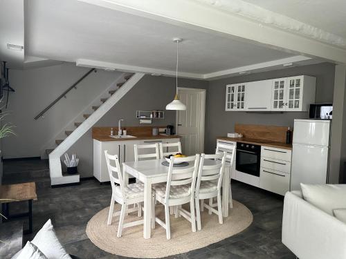 Remise-Berlin-Grünau your cozy and comfortable home to stay for up to 6 people between Müggelsee and Berlin city, Berlín (foto 4)