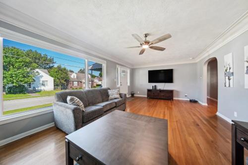 Charming Erie Home about 2 Mi to Downtown Delights! in Erie, USA