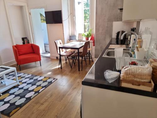 Picture of Charming City Centre Victorian Apartment