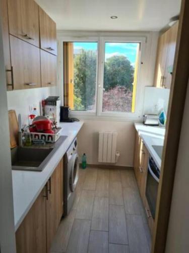 Sunny and renovated flat in secure residence 5