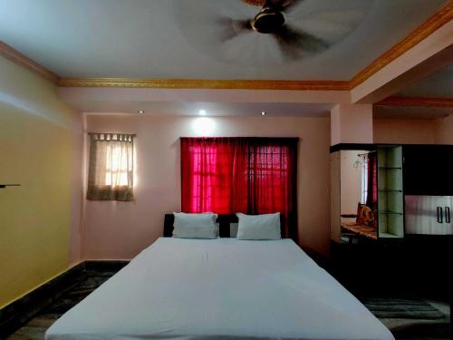 Rupali Inn Near Chinar Park, Airport