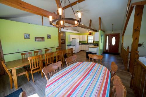 편의 시설/서비스, The Maples - Hot tub! Amazing views, pets welcomed in 버팔로