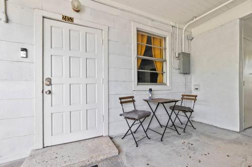 Intimate Casita Mia minutes away from Airport, Calle 8, Brickell, Coral Gables, The beach and more! in Miami, USA