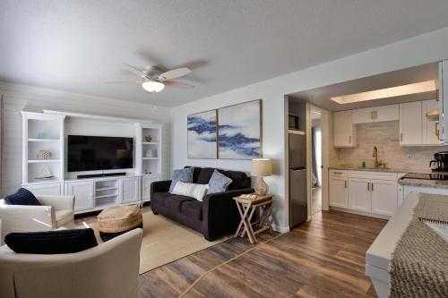 Coastal Waters Retreat 115 - A 1st Floor Beautiful Remodeled Ocean View Condo in New Smyrna Beach, USA