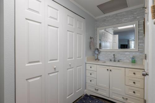 Dolphin Cove Cottage -22 & Pet Friendly! - image 4