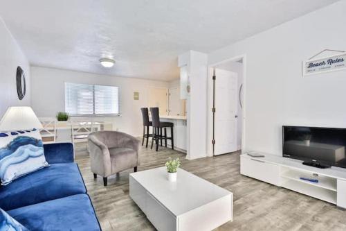 Coastal Waters 210 - 2nd Floor 1 Bedroom With 2 Queen Beds in New Smyrna Beach, USA