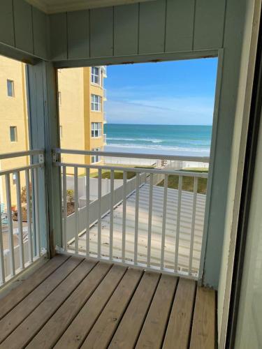 Coastal Waters 210 - 2nd Floor 1 Bedroom With 2 Queen Beds in New Smyrna Beach, USA