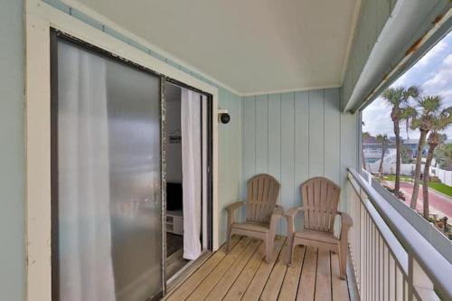 Coastal Waters 210 - 2nd Floor 1 Bedroom With 2 Queen Beds in New Smyrna Beach, USA