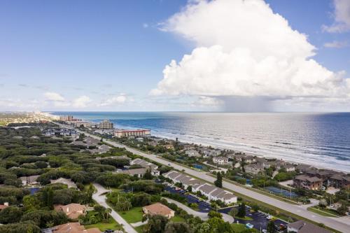 Sea Woods Large 1 Bedroom Condo And A Whole Lot Of Amenities! in New Smyrna Beach, USA