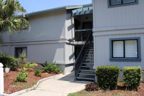 Sea Woods Large 1 Bedroom Condo And A Whole Lot Of Amenities! in New Smyrna Beach, USA