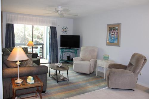 Sea Woods Large 1 Bedroom Condo And A Whole Lot Of Amenities! in New Smyrna Beach, USA