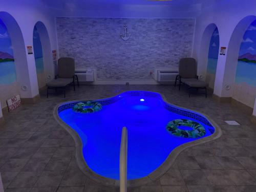 Dove Pool Suite - Non-Smoking