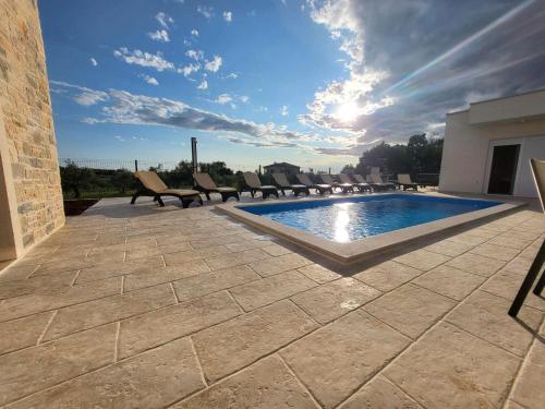 Villa Mare e Monti with heated pool