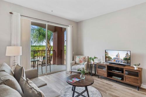 Cozy LAKEVIEW Condo w FREE Resort Access in Orlando, USA