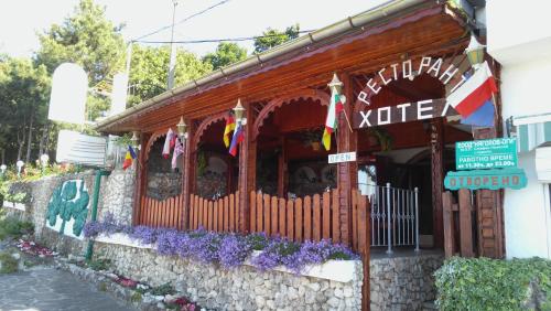 Stefan Family Hotel - image 8