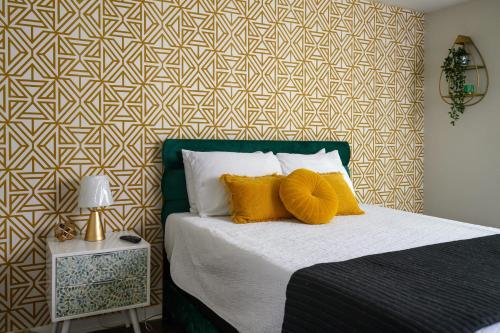 The Curtis - Expansive Mid-Century Gem in Nashville, USA