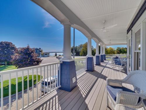 Beautiful Lakeview Home w/ 5 Bedrooms and 6k SqFt Across the Street from Ferry Beach in Charlevoix, USA