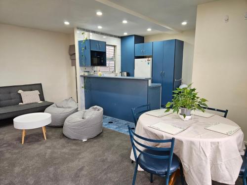 Kitchen, 4 Bedrooms, VERY Central Townhouse! in Mount Victoria