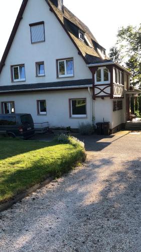 Ferienwohnung Rheinblick, ruhig, Aussicht, Gartennutzung, Sport-Pool