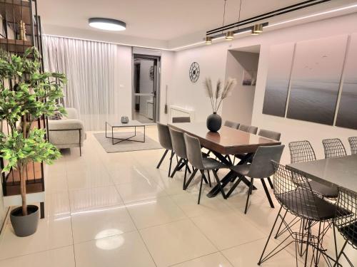 Stay at the highest location in Jerusalem