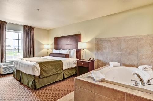 Cobblestone Inn & Suites - Ambridge in Ambridge, USA