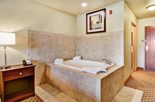 Cobblestone Inn & Suites - Ambridge Cobblestone Inn & Suites - Ambridge