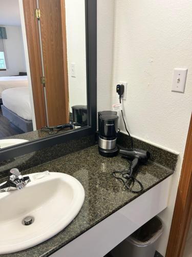 Seven Gables Inn - image 14