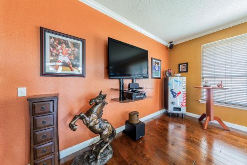 Spacious Pet Friendly Home with Awesome Gameroom and Office Space - Near Lake in Cedar Park, USA
