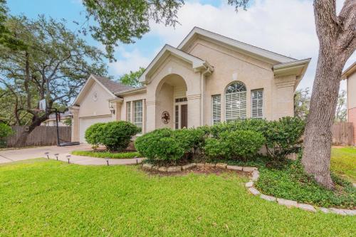 Spacious Pet Friendly Home with Awesome Gameroom and Office Space - Near Lake in Cedar Park, USA