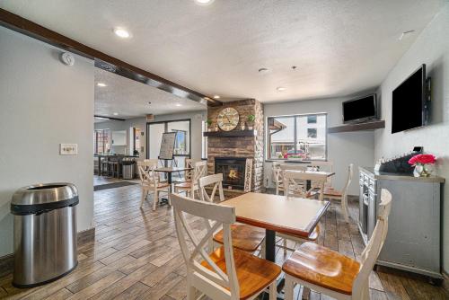 Days Inn & Suites by Wyndham Traverse City - image 14
