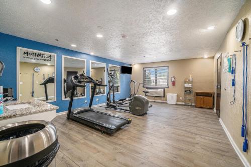 Days Inn & Suites by Wyndham Traverse City - image 11