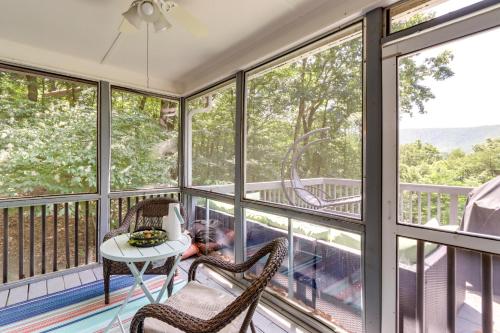 Airy Jasper Vacation Rental with Deck and Gas Grill