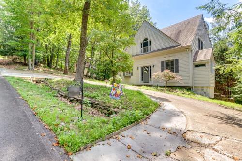 Airy Jasper Vacation Rental with Deck and Gas Grill