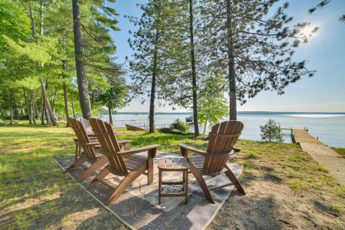 Higgins Lake House with Swimming Dock!