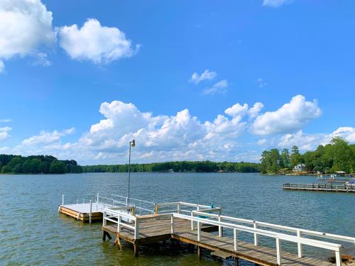 Turtle Town Bungalow on Lake Murray - RV Parking Available