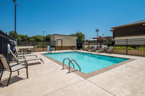 Best Western Temple Inn & Suites - image 3
