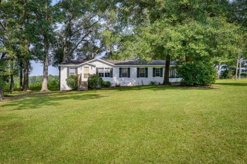 24 Mi to Morrison Springs County Park Cozy Home in Bonifay