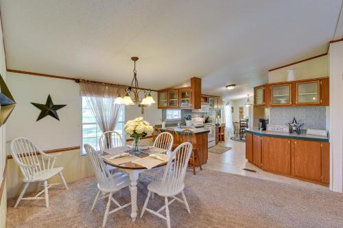 24 Mi to Morrison Springs County Park Cozy Home in Bonifay