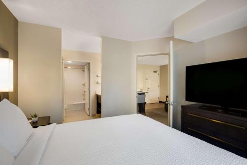 Hearing Accessible One Bedroom Suite Queen