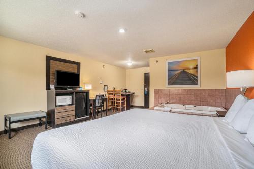 Days Inn & Suites by Wyndham Traverse City - image 8