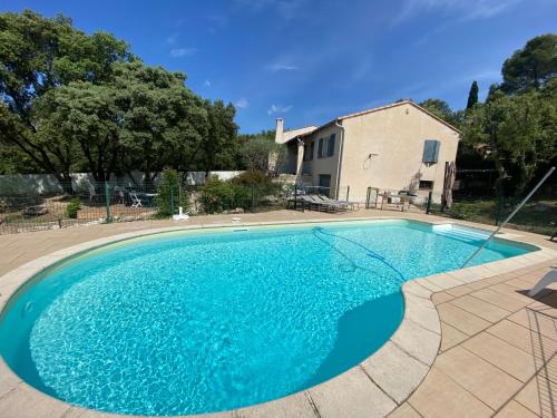 Grande Villa avec piscine - Location, gîte - Beaulieu