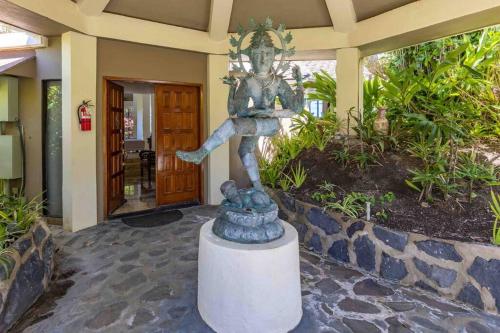 Opulent Waterfall House with Ocean Views in Haiku, Maui