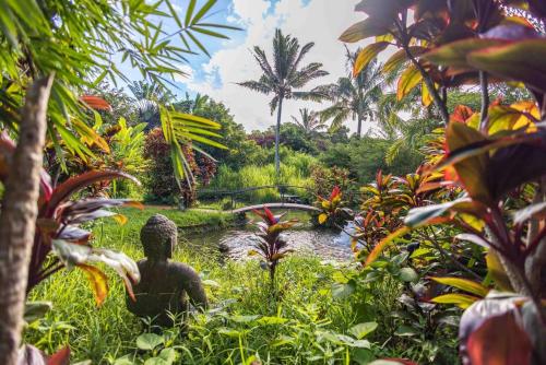 Jasmine Suite on Lush farm in Haiku, Maui jungle