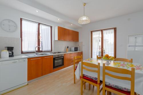 廚房, Apartments with WiFi Rovinj - 7144 in 蒙塞納