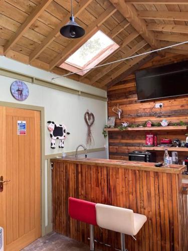 Maple tree lodge. Quirky handcrafted Irish cabin