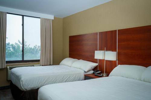 Sky Hotel Flushing/Laguardia Airport - image 8